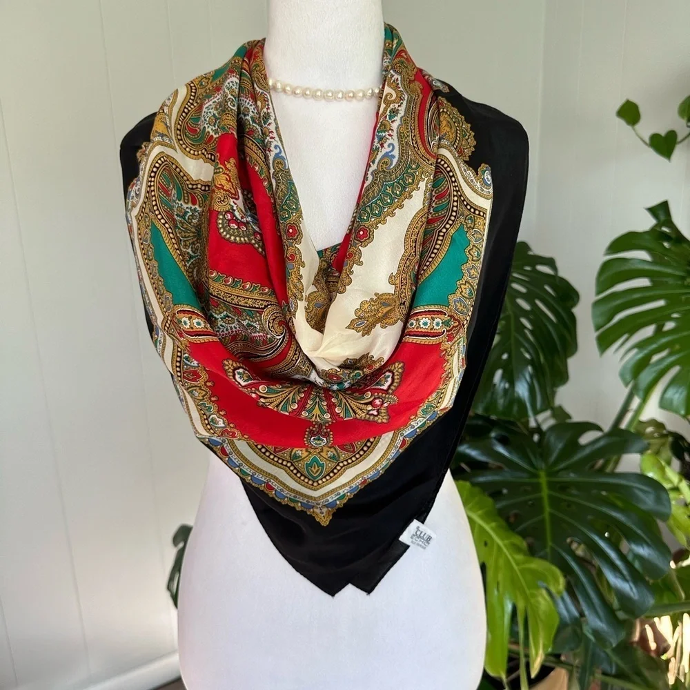 💝CLUB 7 E C H O 100% Silk 35X34 inches scarf excellent condition.
